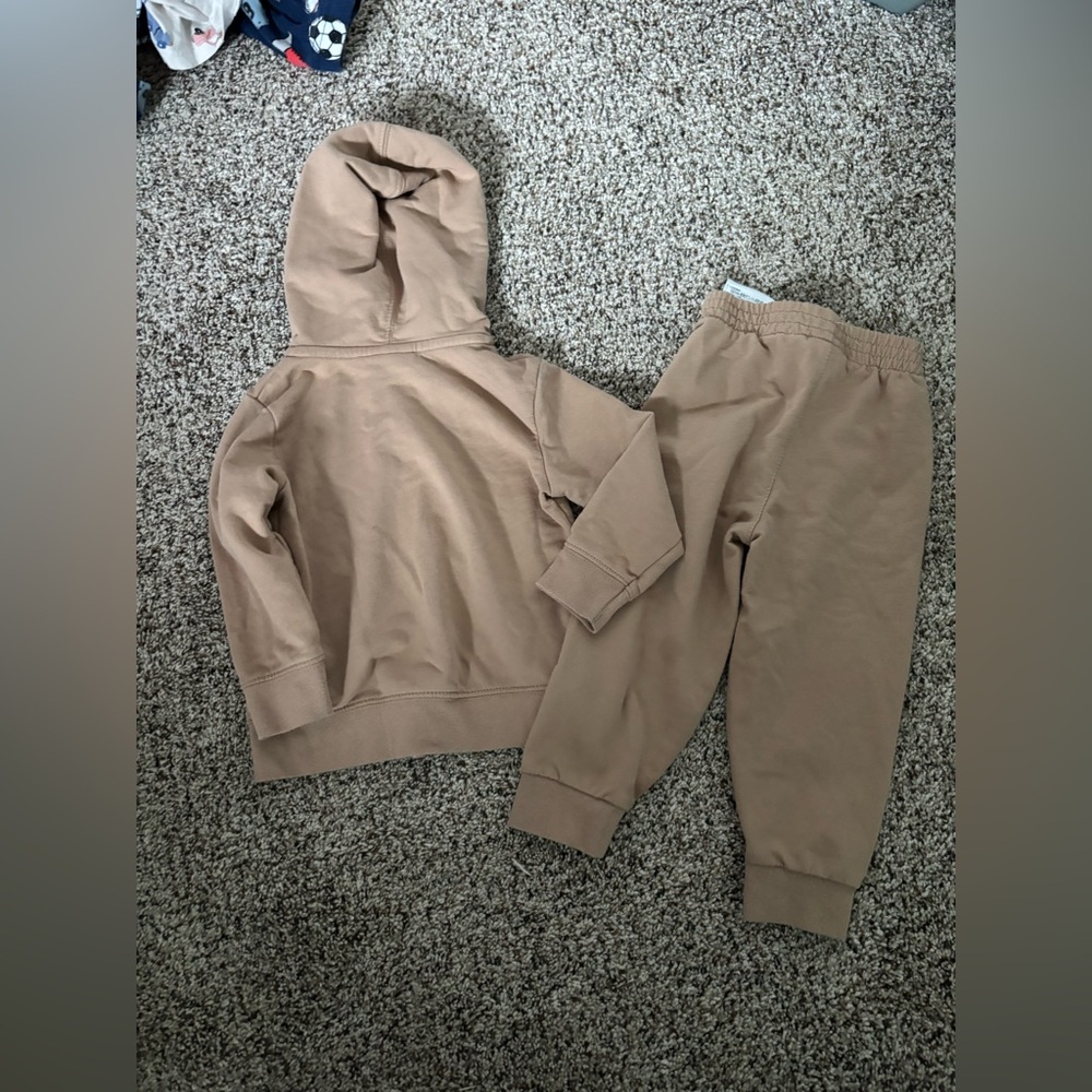 Nike Set - Picture 2 of 5